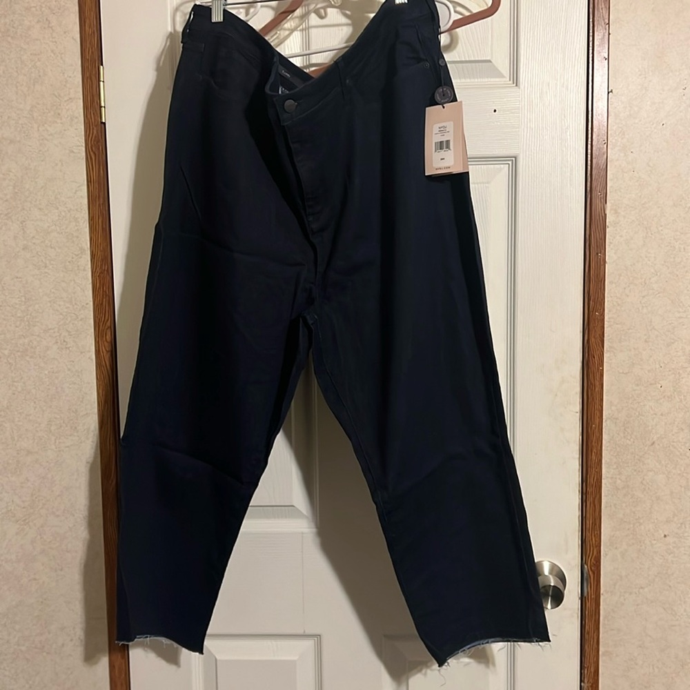 NYDJ NWT Size 24 woman’s Capri with raw hem jeans with LiftXTuck Technology